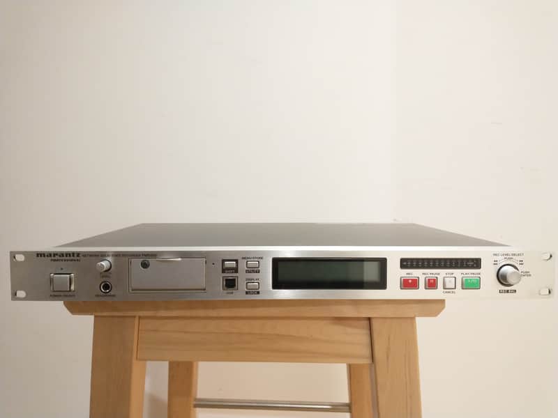 Marantz PMD 580 – Professional Network Solid State Recorder 2000's  - Silver image 1