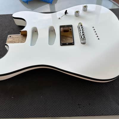 Warmoth Black Korina Stratocaster Replacement Body - Bound White image 3