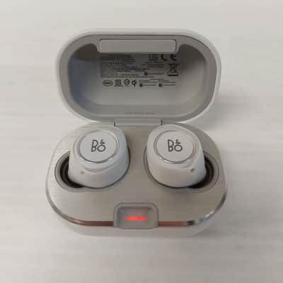 B & O E8 Motion Earbuds image 2