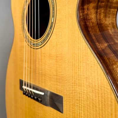 Martin Custom Shop 14-Fret 00 'Deep Body' Adirondack & Koa image 14