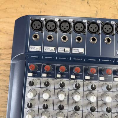 Used Soundcraft Signature 16 16-input Mixing Board 16-Channel Analog USB Mixer with Effects image 2
