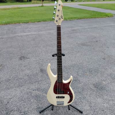Peavey Zodiac BXP 4 String Electric Bass Guitar MFG Refurbished