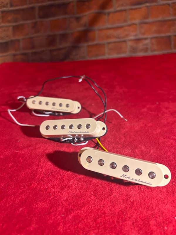 Fender 099-2115-000 Vintage Noiseless Stratocaster Pickup Set 2010s - Aged White image 1
