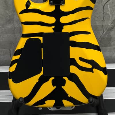 Jackson Pro Origins 1985 Limited Edition San Dimas SD1 HH FR, Ebony Fingerboard, Yellow Bengal 2910059500 image 5