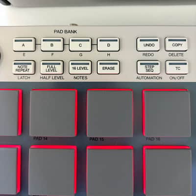 Akai MPC Live II Standalone Sampler / Sequencer Retro Edition 2020 - Present - Grey image 8
