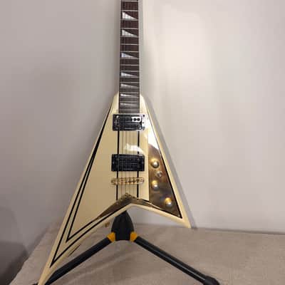 2006 Jackson Pro Series RR3 Rhoads "Special V" (Limited Run, Made in Japan). 2006 - White image 1