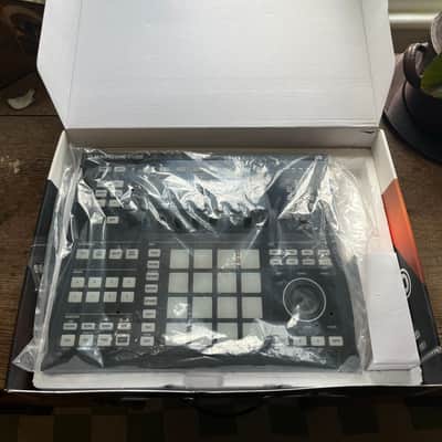 Native Instruments Maschine Studio 2010s - Black image 6