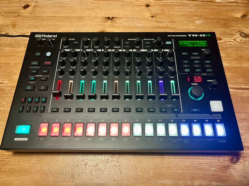 Roland TR-8S AIRA Rhythm Performer with Sample Playback