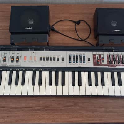 Casio Mt-400v w case and speakers Ups Express