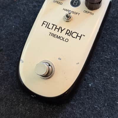 Danelectro Billionaire Filthy Rich Tremolo 2010s - Cream/Black image 1