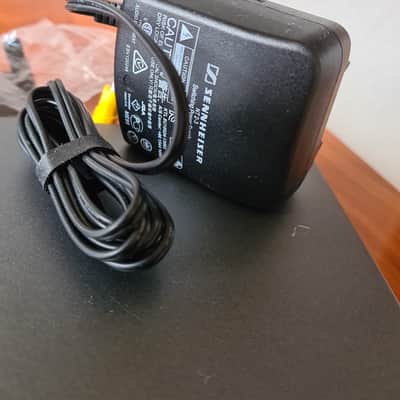 Sennheiser Sennheiser SR300 IEM G2 D + EW300 IEM G2 – 786–822 MHz – Pro Stereo In-Ear System image 4