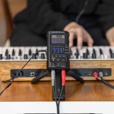 Zoom R4 MultiTrak 32-Bit Float Handheld Recorder image 5