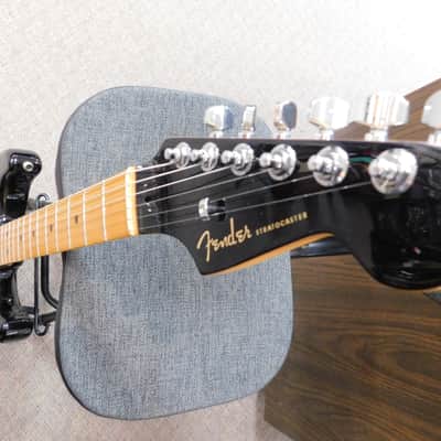 Fender American Ultra Luxe Stratocaster with Maple Fretboard 2021 - Present - 2-Color Sunburst image 2