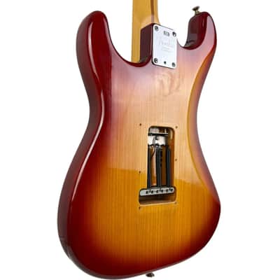 Fender American Deluxe Stratocaster 2005 - Cherry Sunburst image 5