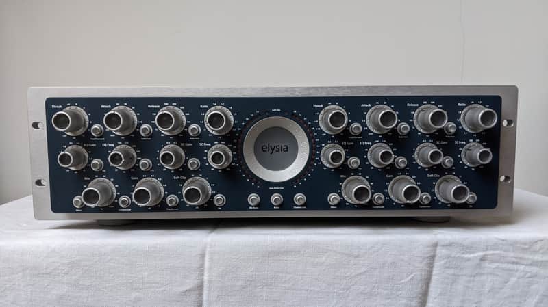 Elysia Alpha Compressor Stereo Mastering Compressor / Limiter 2006 - 2020 - Blue image 1