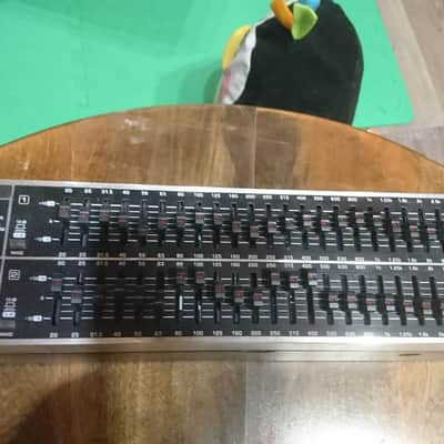 Behringer Ultra-Graph Pro GEQ3102 2-Channel 31-Band Graphic