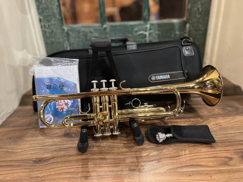 Yamaha Trumpet Ytr 2330 w/  Yamaha Soft Case & Yamaha 11b4 Mouth Piece image 1