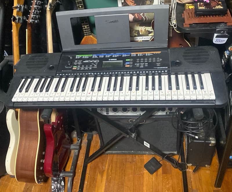 Yamaha PSR-E253 61-Key Portable Keyboard 2010s - Black image 1