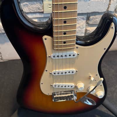 Fender 60th Anniversary Standard Stratocaster 2006 - Sunburst image 6