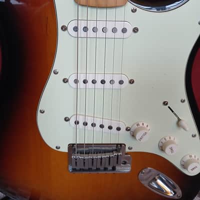 Fender Stratocaster – 2008 – Sunburst – Made in Mexico – Maple Neck – With Gig Bag image 4