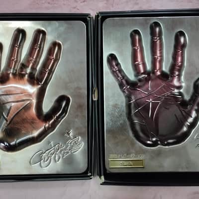 Slash & Zakk Wylde Handprint Plate The Master Hands 2015-16 Young Guitar image 15