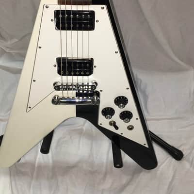 1991 Gibson Flying V Black & white image 1