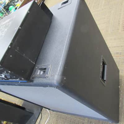 Fender Dual Bass 400 & BXR Spectrum 1810 BI AMPED AMP & CAB image 2