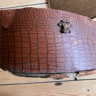 1960s Gibson Faux Alligator Chipboard Guitar Case in Terrible Condition image 9