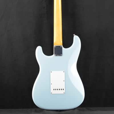 Fender Vintera III Early '60s Stratocaster Sonic Blue Rosewood Fingerboard image 8