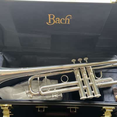 Bach 180S43 Stradivarius Bb Trumpet Outfit (USED/Demo) image 2