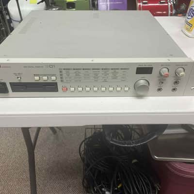 AKAI professional S01 Digital Sampler 16-Bit Rack Mount Vintage MIDI Rack