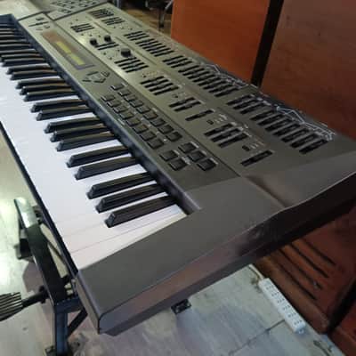 Roland JD-800 61-Key Programmable Synthesizer 1991 - 1995 - Carbon