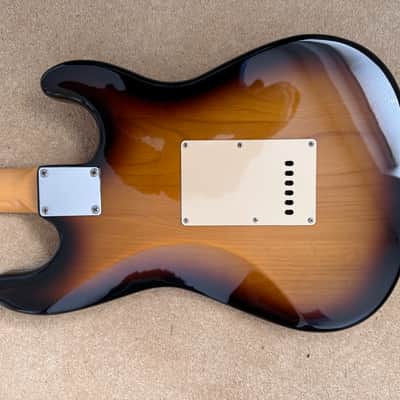 Fender Squier Stratocaster 2000 - 3 Colour Sunburst image 3