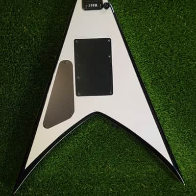 Jackson JS Series JS32 King V with Rosewood Fretboard 2013 - 2018 - White with Black Bevels image 2