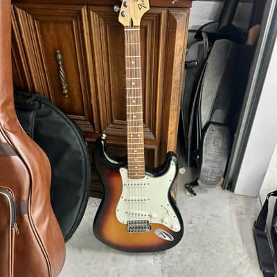 Fender Player II Stratocaster HSS 2024 - Present - 3-Color Sunburst image 2