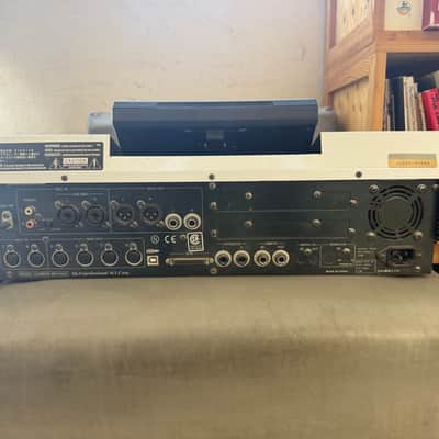 Akai MPC4000 Music Production Center 2002 - 2007 - White image 5