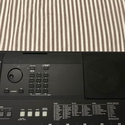 Yamaha PSR-EW410 76-Key Portable Keyboard 2018 - Present - Black image 2