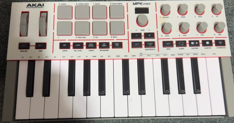 Akai MPK mini IV 2025 - White image 1