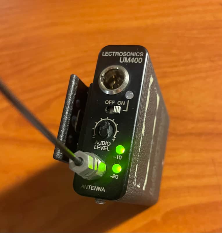 Lectrosonics UM400 - Block 24 wireless transmitter image 1