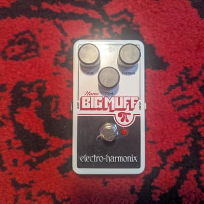 Immagine Electro-Harmonix Nano Big Muff Pi Distortion / Sustainer 2013 - Present - White / Black / Red - 2