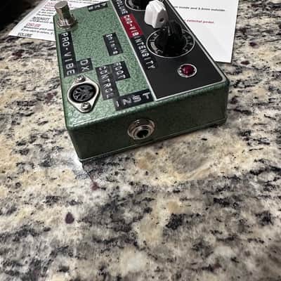 Shin's Music Pro Vibe DX Univibe With Foot Controller2019 Green Hammertone image 5