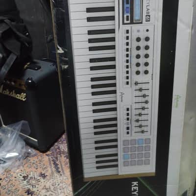 Arturia KeyLab 61 MIDI Controller 2013 - 2017 - White image 7