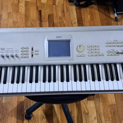 Korg Triton studio 76 key 2005+ - Silver
