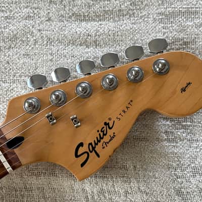 2005 Squier Affinity Stratocaster Midnight Blue Rosewood Fretboard image 3
