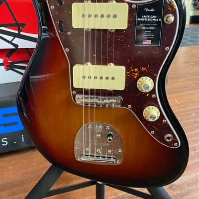 Fender American Professional II Jazzmaster with Rosewood FB 3-Color Sunburst #US22109145 8lbs, 1.7oz image 3