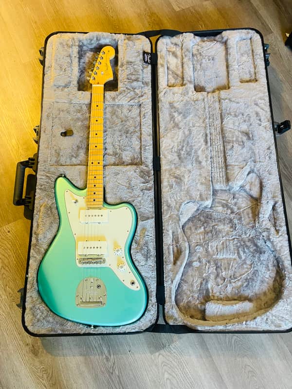 Fender American Professional Jazzmaster with Maple Fretboard 2017 - 2019 - Mystic Seafoam image 1