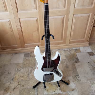 Fender Classic 60s Jazz. Heavy Relic 2018 Vintage White Relic Nitros Cellulose Lacquer. Beautiful Checking. image 2