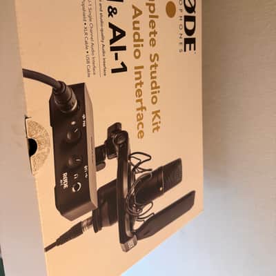 Immagine RODE NT1-AI1 Complete Studio Kit with NT1 Microphone and AI-1 Interface 2010s - Black - 2