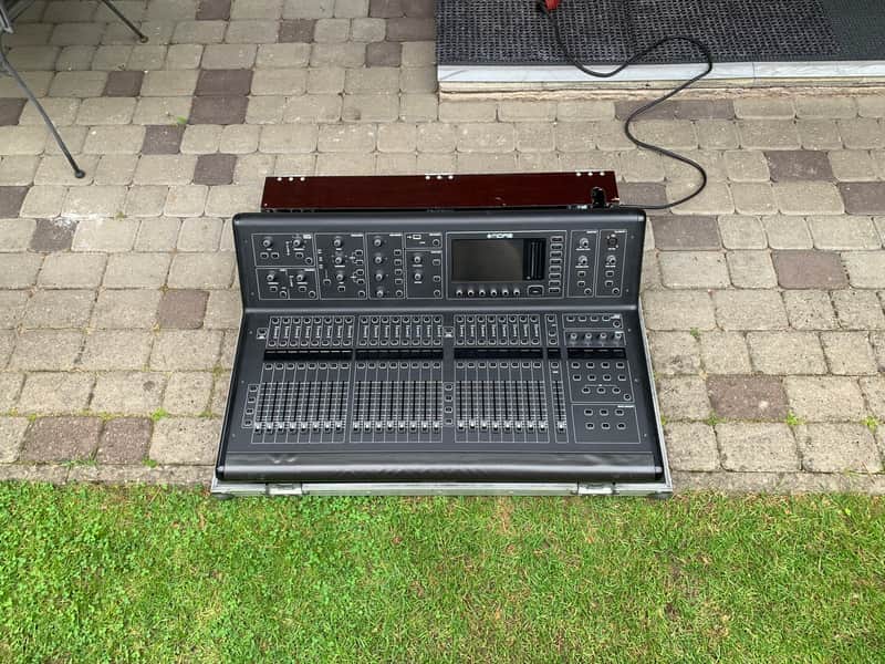 Midas M32 LIVE 40-Channel Digital Console 2014 - Present - Black image 1