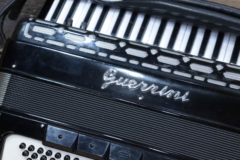 Guerrini 628 Model 120-Bass 41-Key 11-Treble Switch Black Piano